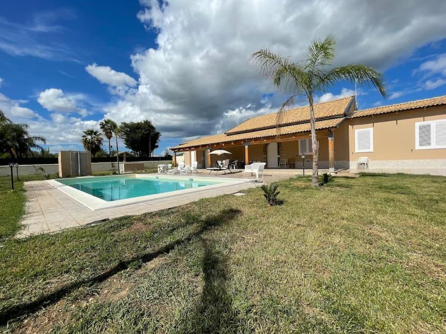 Villa Nunzia Con Piscina, Sauna E Idromassaggio. Floridia Exterior photo