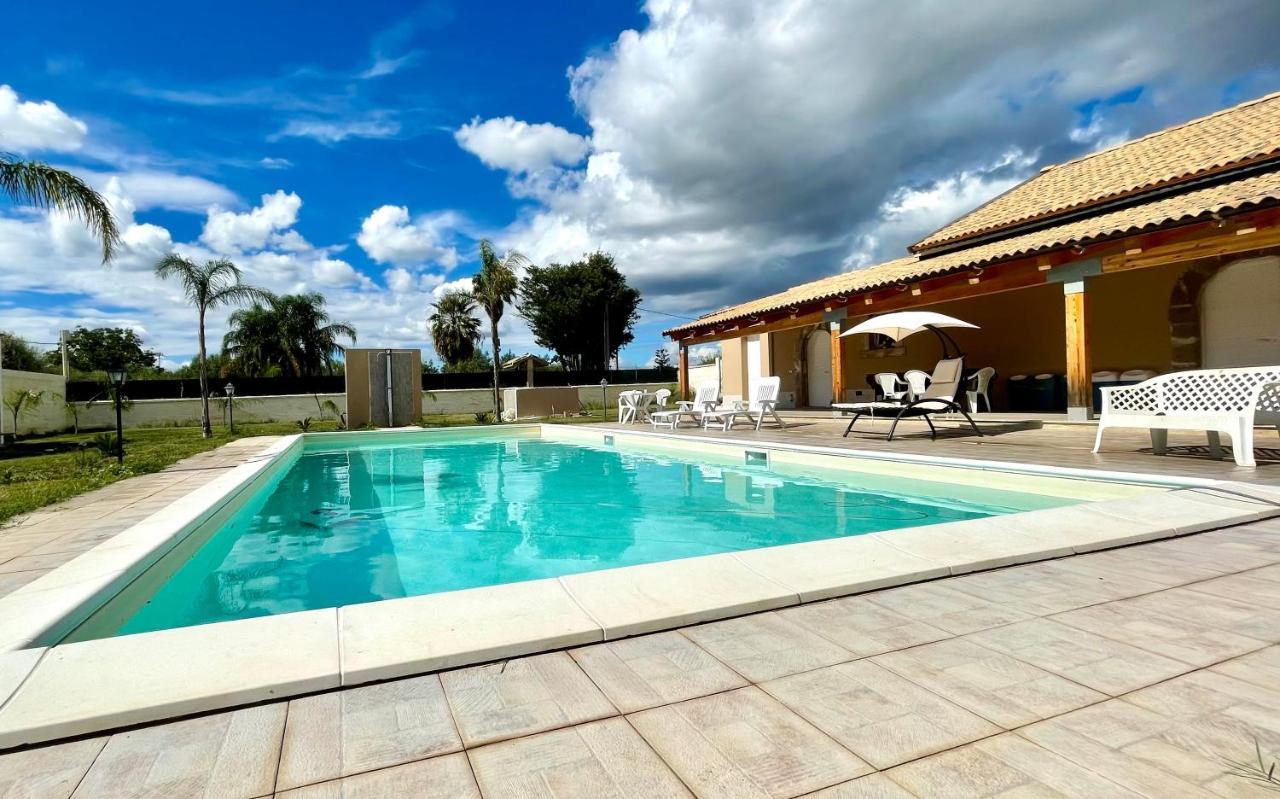 Villa Nunzia Con Piscina, Sauna E Idromassaggio. Floridia Exterior photo